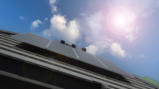 Solceller på plåttak: en hållbar kombination